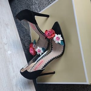 Betsy Johnson size 7 Flower heels